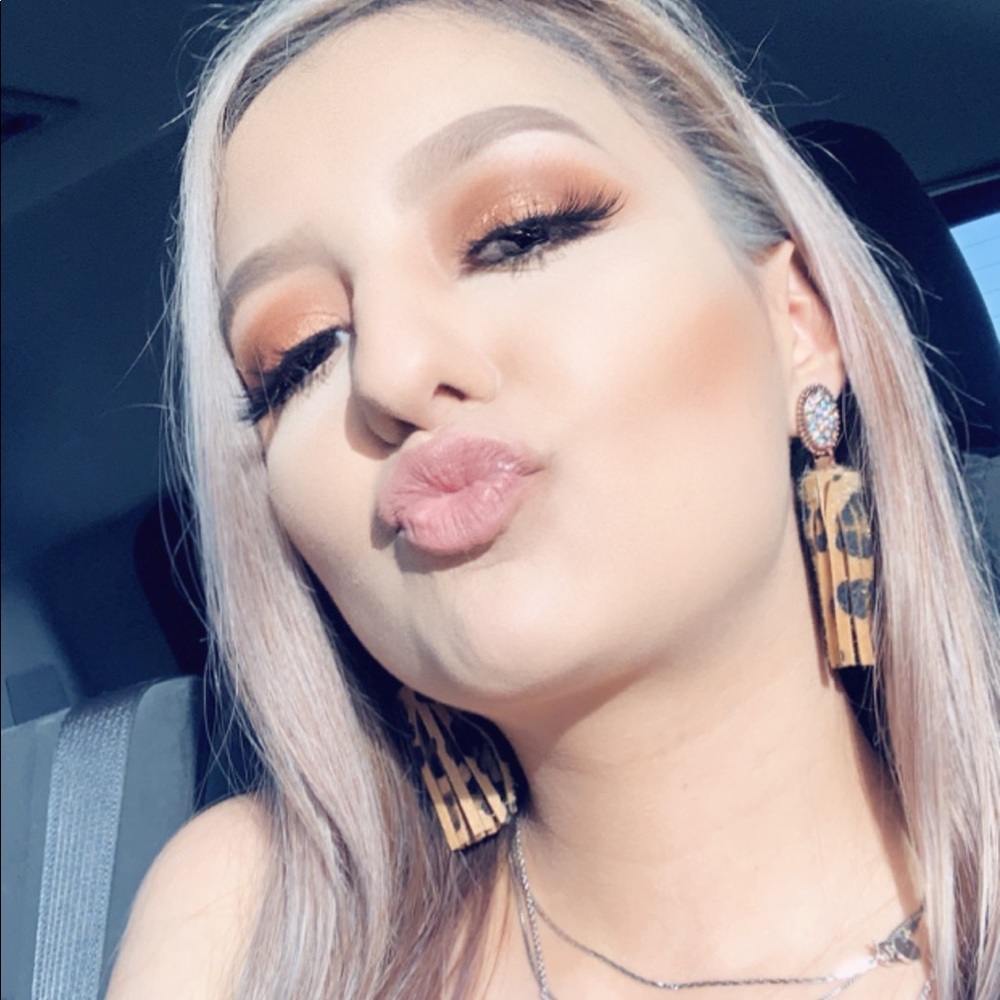 Meet your Posher, Jetzabel